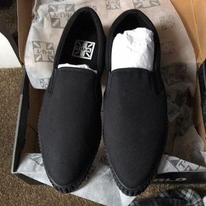 T.U.K. Slip on m9/w11